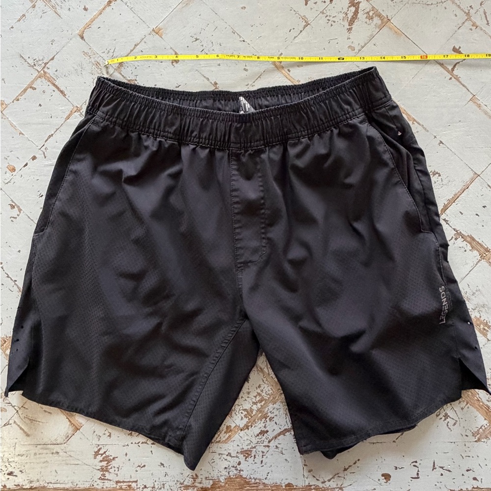 LEGENDS Men’s Medium Black Athletic Shorts